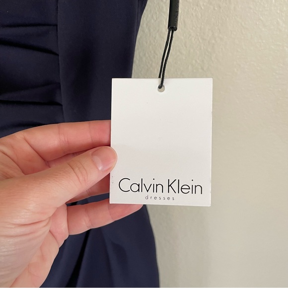 Calvin Klein Sheath Dress Gathered Side Detail Navy Size 2 NWT - Picture 7 of 11